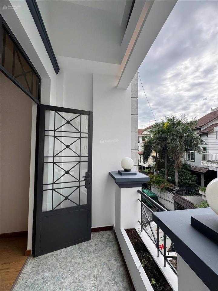 Căn hộ bancol máy giặt riêng full nội thất nguyễn trường tộ quận 4 gần cầu calmette, cầu khánh hội