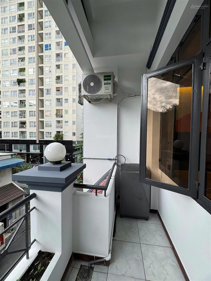 Căn hộ bancol máy giặt riêng full nội thất nguyễn trường tộ quận 4 gần cầu calmette, cầu khánh hội