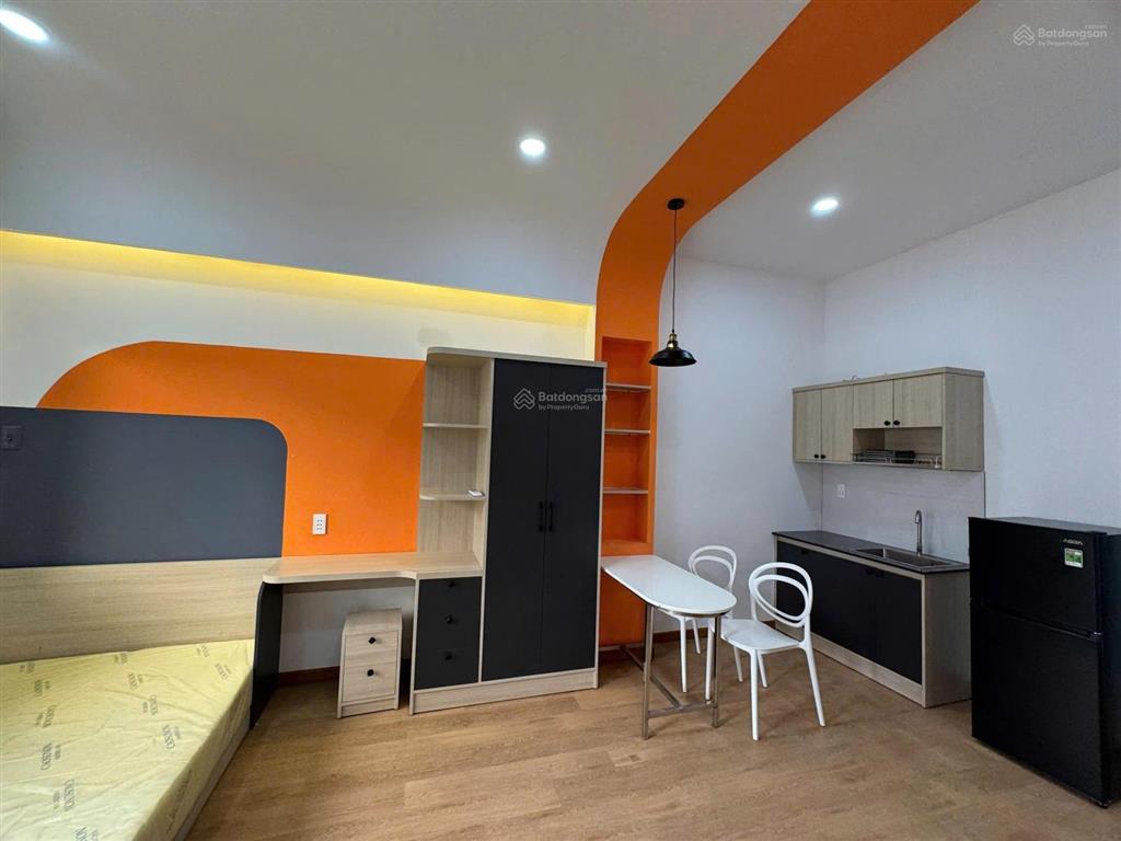Căn hộ bancol máy giặt riêng full nội thất nguyễn trường tộ quận 4 gần cầu calmette, cầu khánh hội