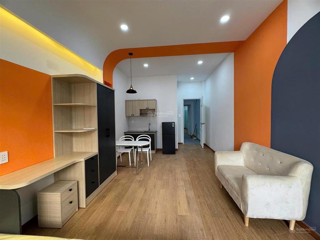 Căn hộ bancol máy giặt riêng full nội thất nguyễn trường tộ quận 4 gần cầu calmette, cầu khánh hội