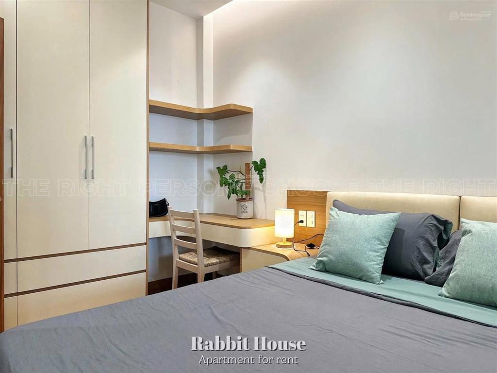 Cho thuê căn hộ dịch vụ 1pn ban công 45m2 trần hưng đạo quận 5