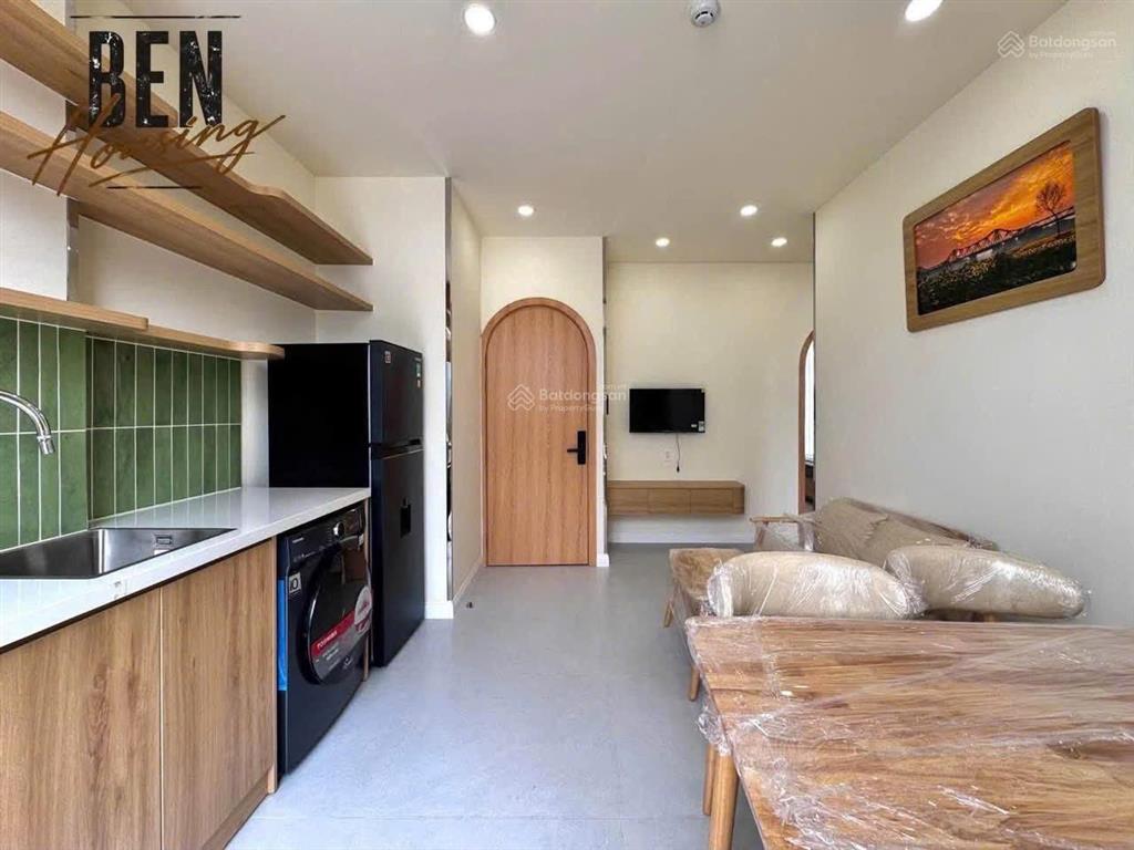 Căn hộ penthouse 1 phòng ngủ trần hưng đạo quận 5 ban công lớn gần cầu nguyễn văn cừ