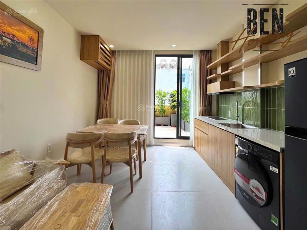 Căn hộ penthouse 1 phòng ngủ trần hưng đạo quận 5 ban công lớn gần cầu nguyễn văn cừ