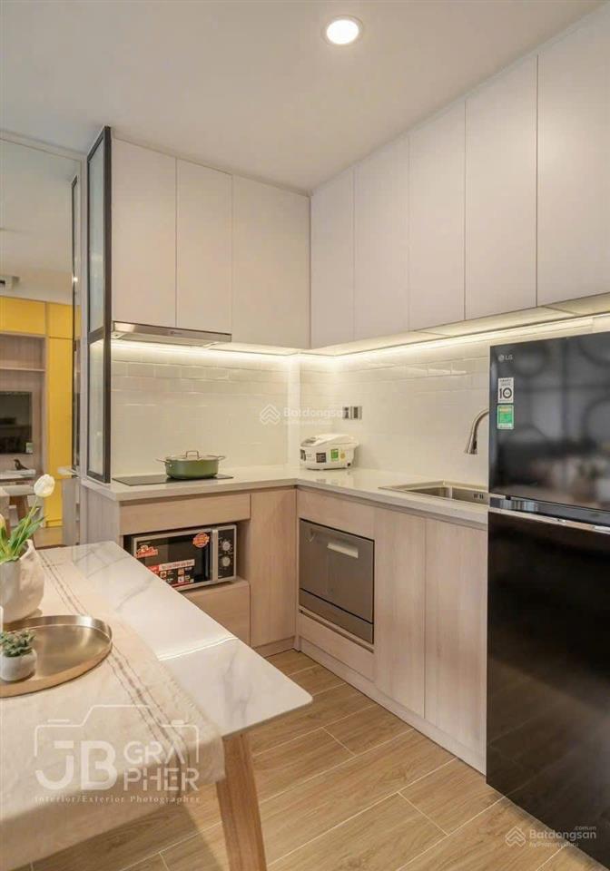 Căn hộ studio full nội thất cao cấp, ban công đường lê lai gần phố bùi viện, chợ bến thành