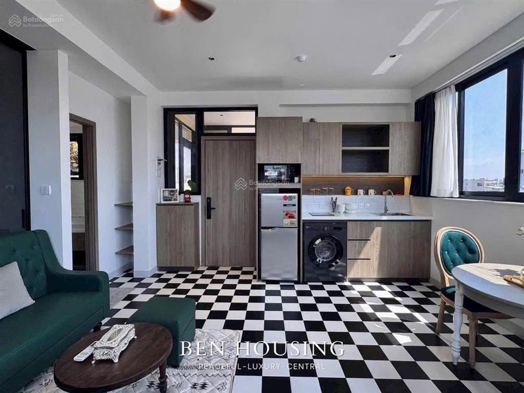 Căn hộ 1 phòng ngủ full nội thất cửa sổ thoáng mát đường hai bà trưng quận 1 gần nhà thờ tân định