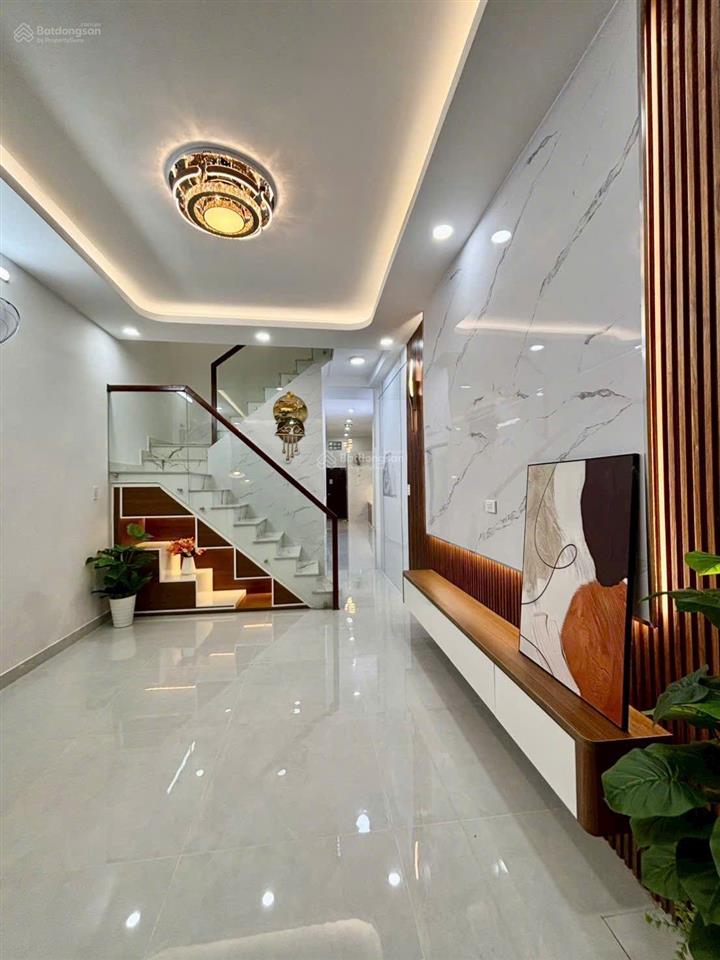 Nhà 4 tầng xe 7 chỗ  chủ tự xây gấp bán.