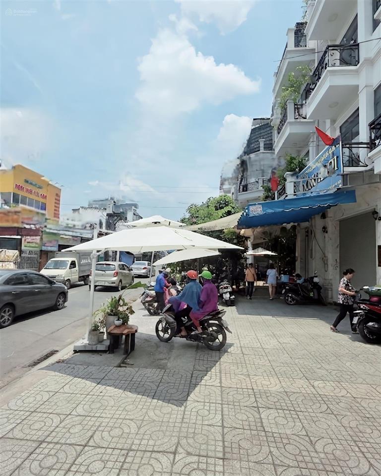 Mặt tiền kinh doanh có lề 5m  nhà mới 4 tầng