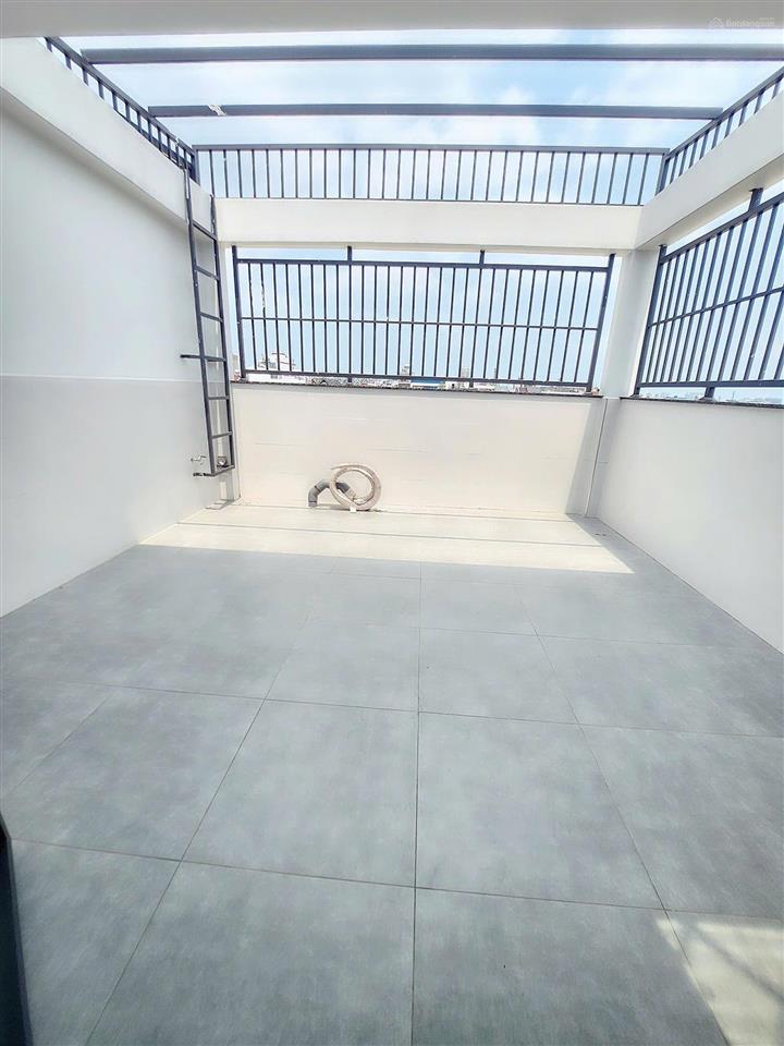 Nhà 5 tầng sang trọng xe hơi vào