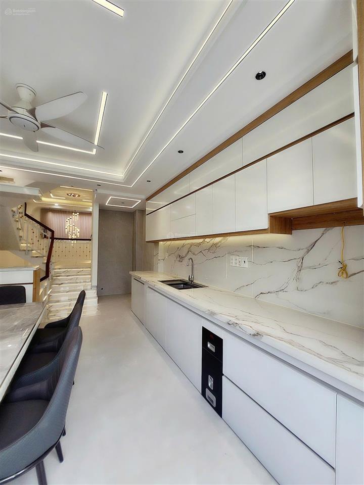 Nhà 5 tầng sang trọng xe hơi vào