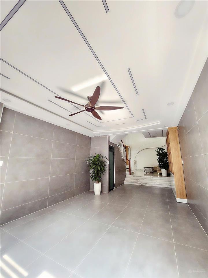 Nhà 5 tầng sang trọng xe hơi vào