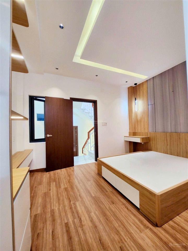 Nhà 5 tầng sang trọng xe hơi vào