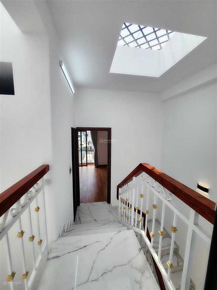 Nhà 5 tầng sang trọng xe hơi vào