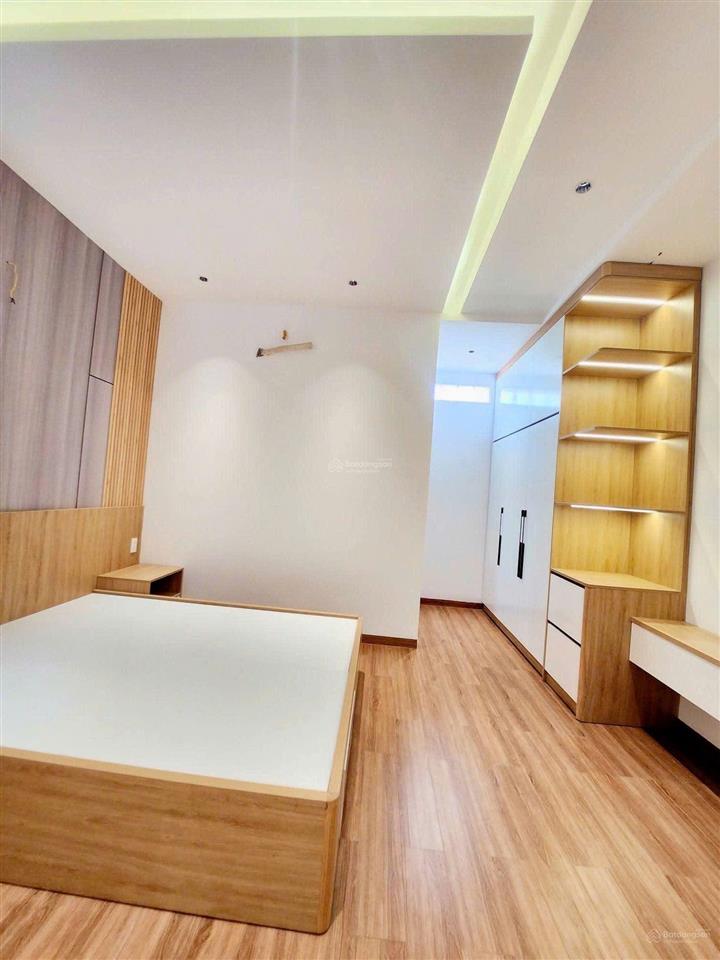 Nhà 5 tầng sang trọng xe hơi vào