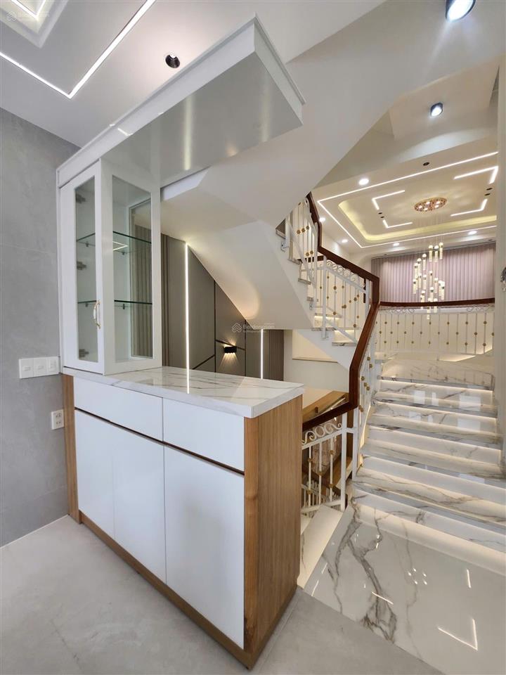 Nhà 5 tầng sang trọng xe hơi vào