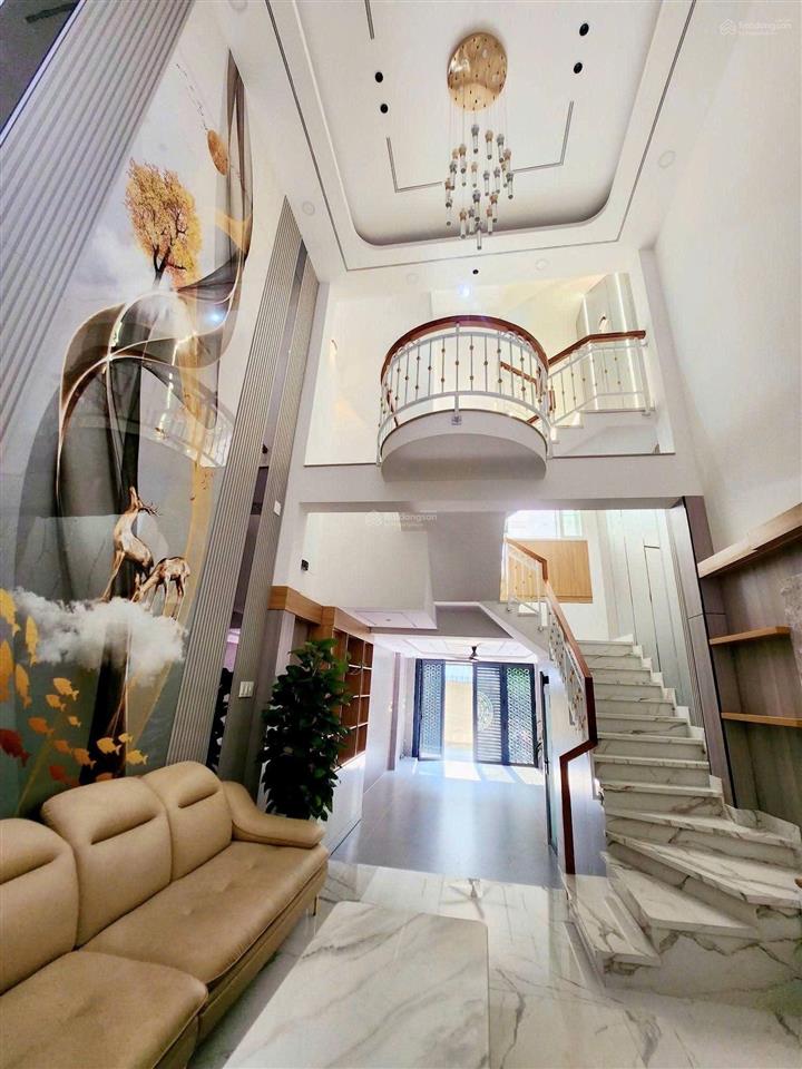 Nhà 5 tầng sang trọng xe hơi vào