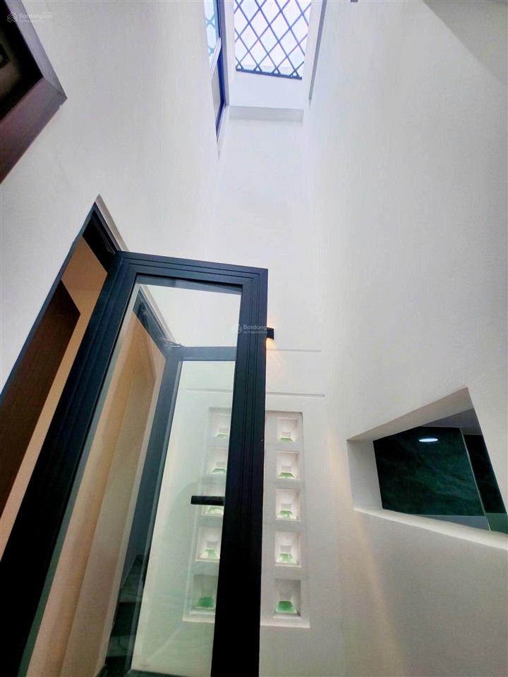 Nhà 5 tầng sang trọng xe hơi vào