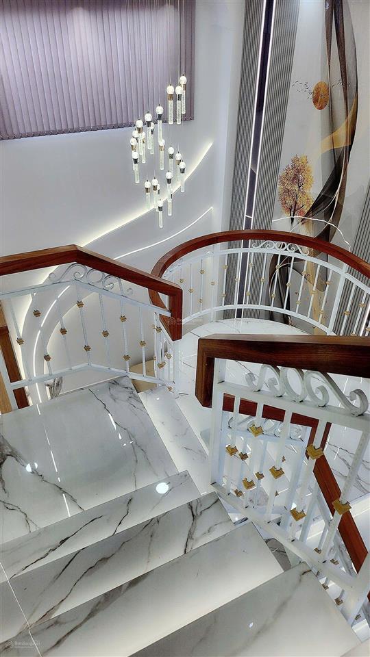 Nhà 5 tầng sang trọng xe hơi vào