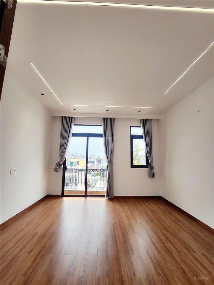 Nhà 5 tầng sang trọng xe hơi vào