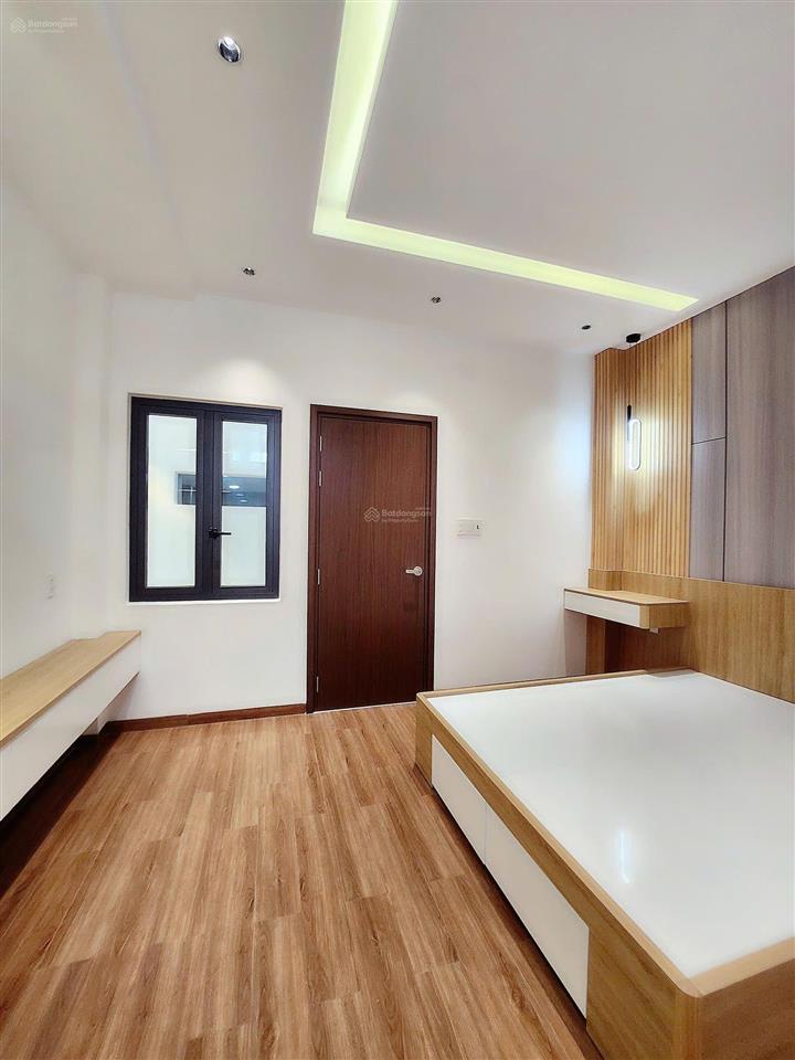 Nhà 5 tầng sang trọng xe hơi vào