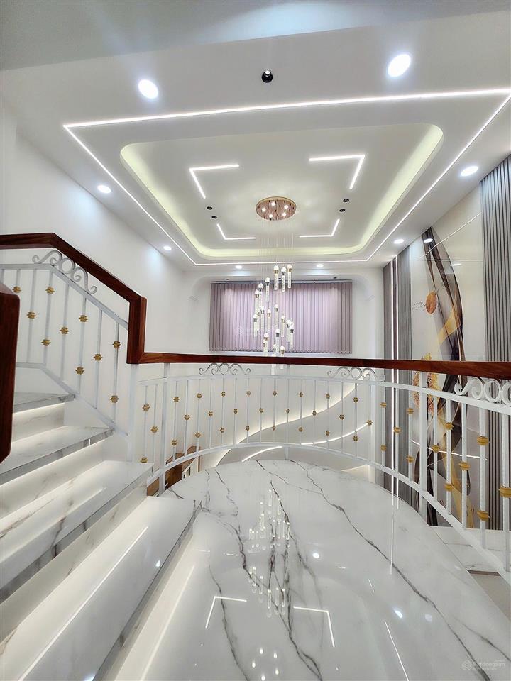 Nhà 5 tầng sang trọng xe hơi vào