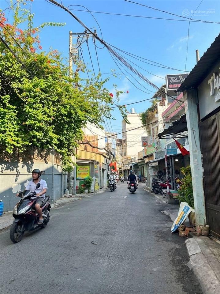 Chủ gấp giảm sâu nhà đường nhựa thông kinh doanh