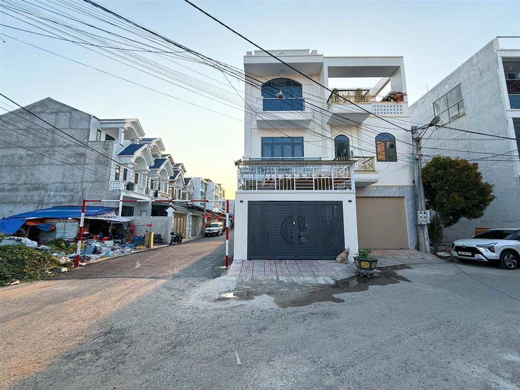 Bán đất lô góc 2 mặt tiền (dt 100m2  ngang 5m) đối diện trường tiểu học hoá an. giá chỉ 3,650 tỷ