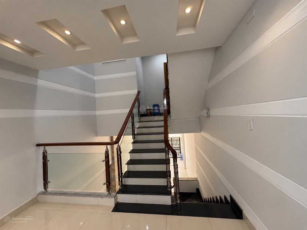 Cho thuê văn phòng nguyên căn 4x20m mặt tiền cao thị chính phú thuận, q7