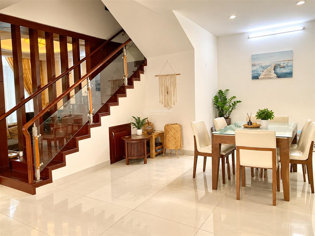 Cho thuê nhà góc 2 mặt tiền  phú mỹ hưng  q7