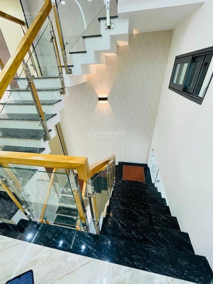 Cạnh khu tên lửa 55 m 5 tầng 4 pn wc nhà đầy đủ công năng nhà mới đẹp chủ tặng full