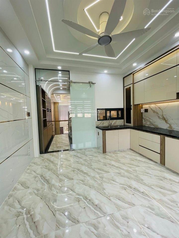 Cạnh khu tên lửa 55 m 5 tầng 4 pn wc nhà đầy đủ công năng nhà mới đẹp chủ tặng full