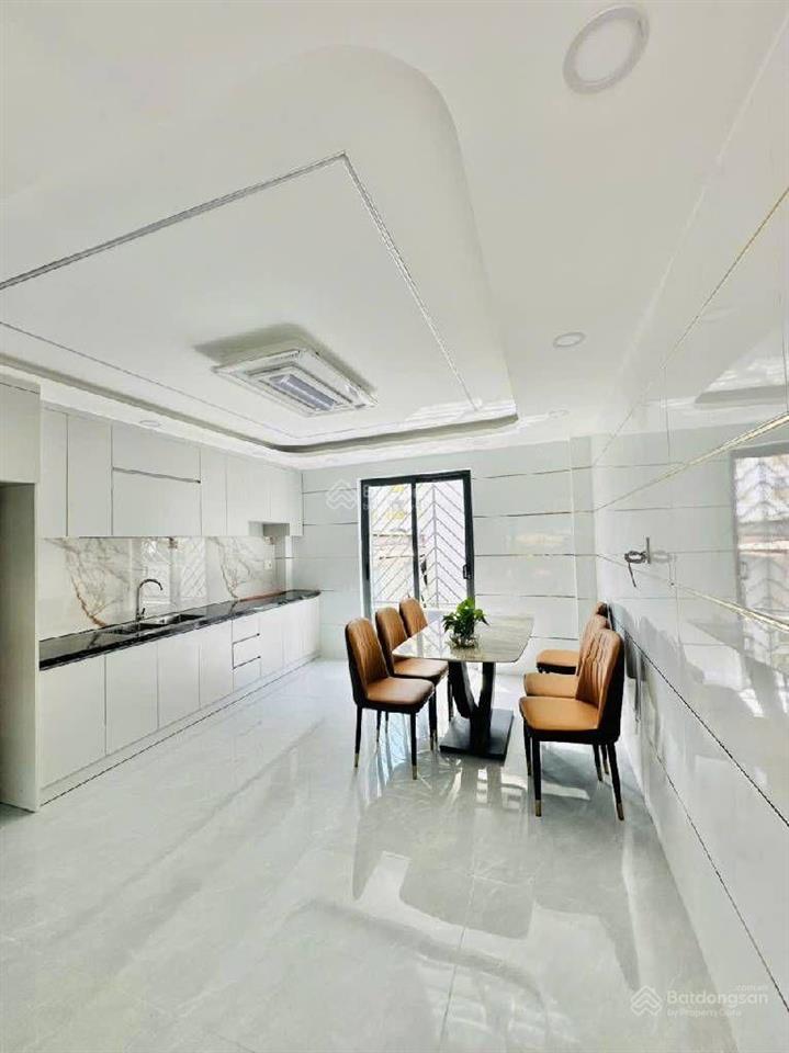 Mặt tiền ao đôi, 1trệt 5lầu, 6 phòng ngủ, đường 14m, vị trí kinh doanh  mặt tiền gần lê văn quớ