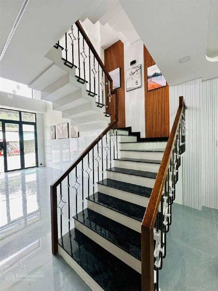 Mặt tiền ao đôi, 1trệt 5lầu, 6 phòng ngủ, đường 14m, vị trí kinh doanh  mặt tiền gần lê văn quớ