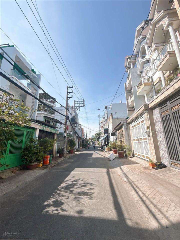 Bình tân cạnh khu tên lửa 76 m 3 tầng 4.5 x 17 m giá 7 x ty. tl mô tả 3 tầng hẻm 8 m