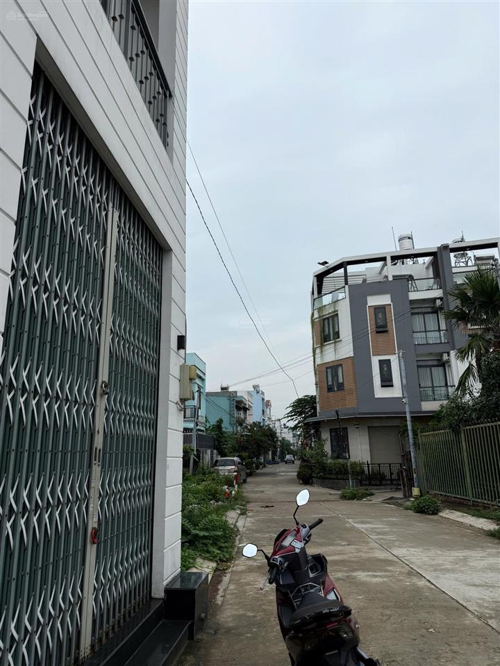 Ngay tỉnh lộ 10 54 m 2 tầng 4 x 14 m giá 3.6 tỏi hẻm xe hơi tránh nhau 6 m nhà mới đẹp