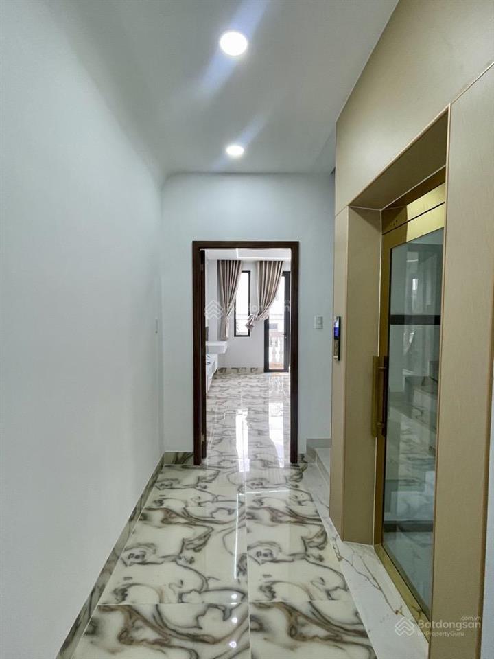 Sát tên lửa 75m2, 5 tầng 1 trệt 1 lửng 2 lầu sân thượng 5 pn 5 wc đường 10m