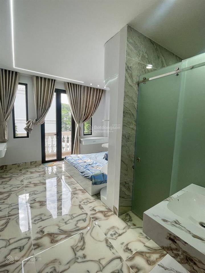 Sát tên lửa 75m2, 5 tầng 1 trệt 1 lửng 2 lầu sân thượng 5 pn 5 wc đường 10m