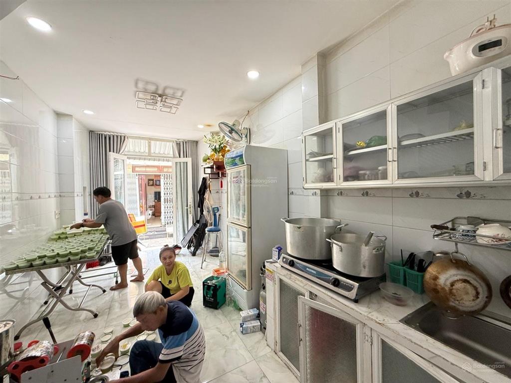 Chủ gửi nhà bình tân hẻm ô tô sổ hồng riêng chỉ hơn 2 tỷ 22m2, 2 tầng vị trí
