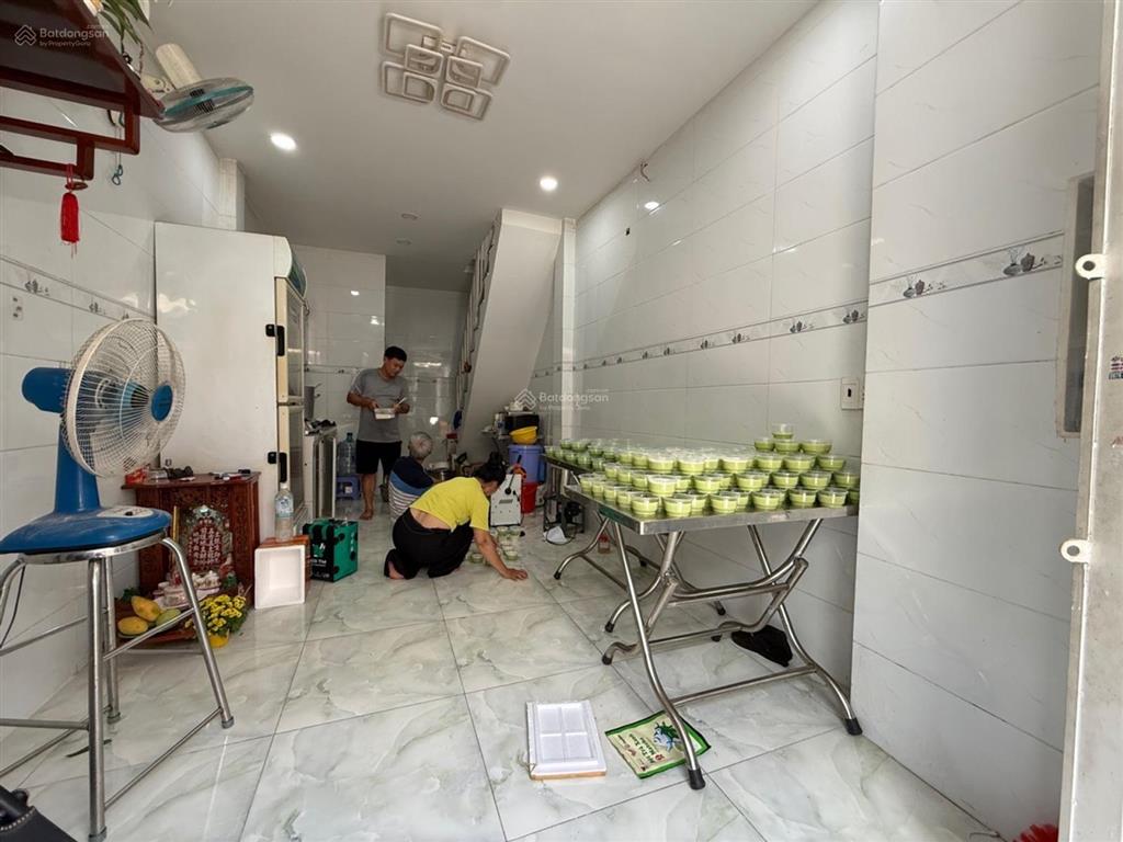 Chủ gửi nhà bình tân hẻm ô tô sổ hồng riêng chỉ hơn 2 tỷ 22m2, 2 tầng vị trí