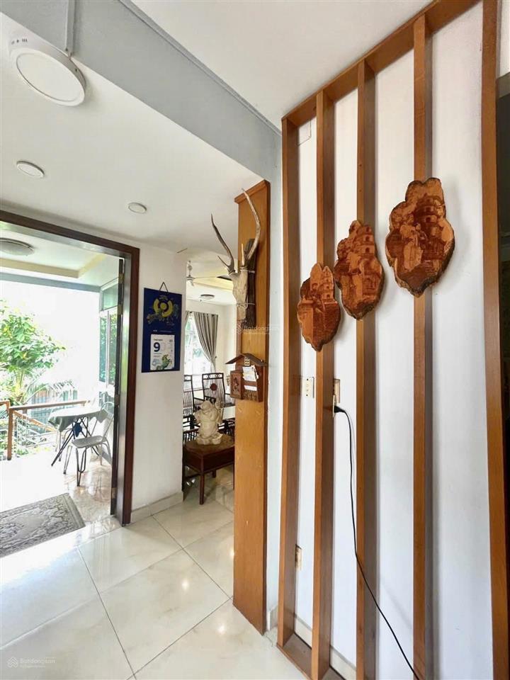 Nhà 1/ 162 m2 4 tầng 6,8 m x 26 m giá 22.5 tỷ biệt thự cổ  hxt  vị trí đẹp kết cấu