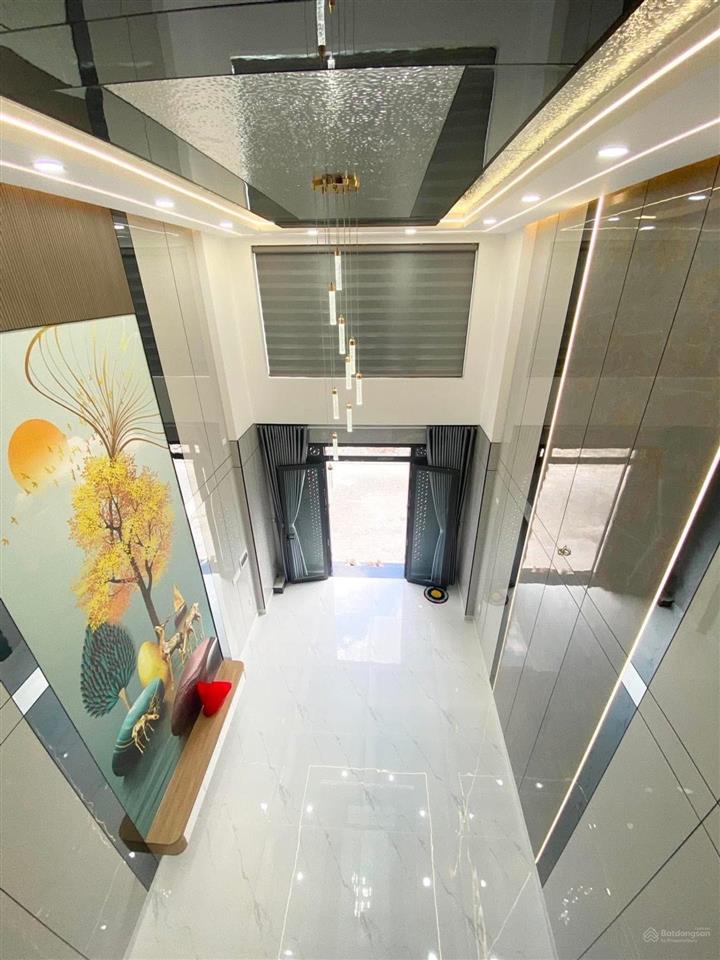 Nhà 5 tầng 5pn 6wc có thang. máy 450 k có phòng sông hơi tặng nội thất hẻm 6m