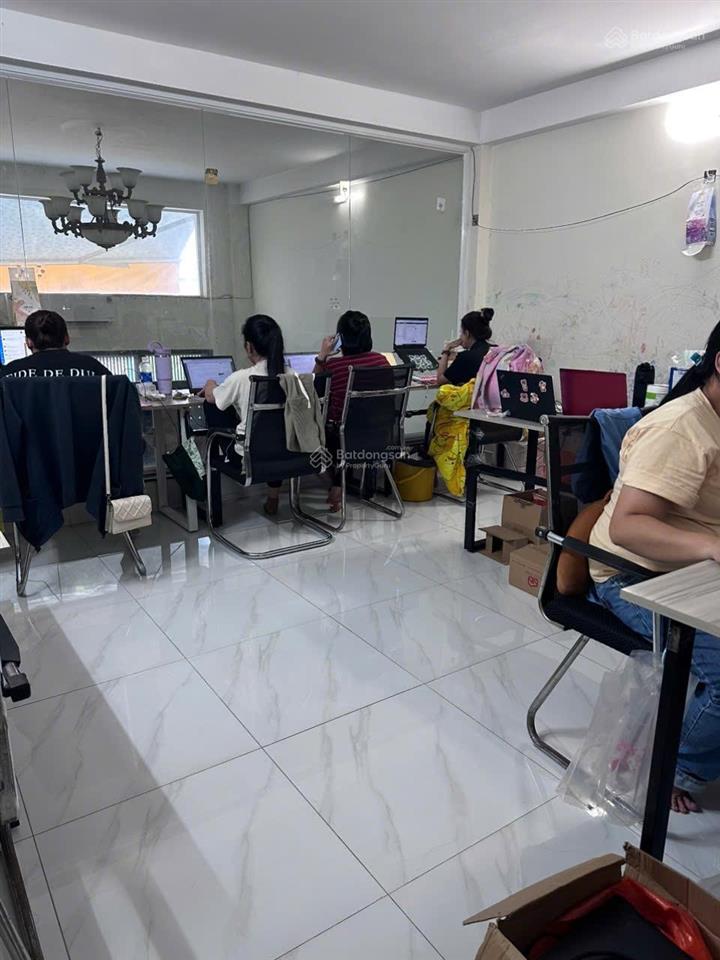 Nhà 3 tầng khu tên lửa 60 m 3 tầng 4 x 15 m hẻm 8 m thích hợp vừa ở vừa kinh doanh khu vực dân trí