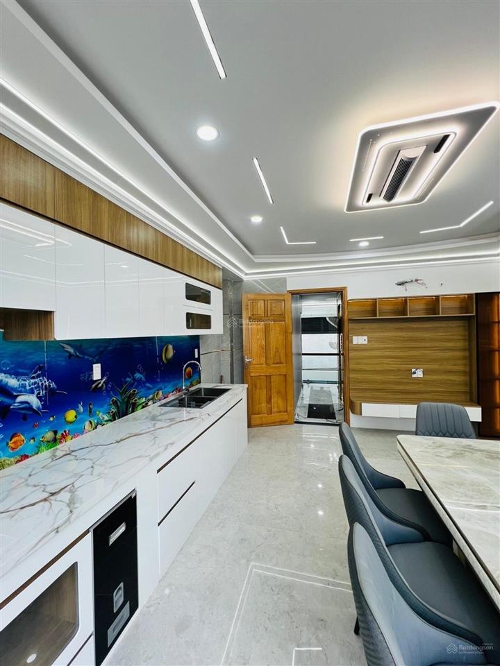 Nhà 5 tầng hẻm 730 hương lộ 2, 5 tầng, 4.4 x 14 m, hẻm 6 m thông tứ hướng có thang máy