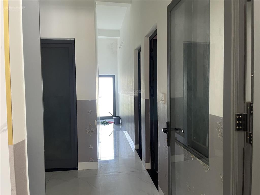 Cho thuê nhà mới xây 2 tầng. mặt tiền đường. trung tâm hành chính