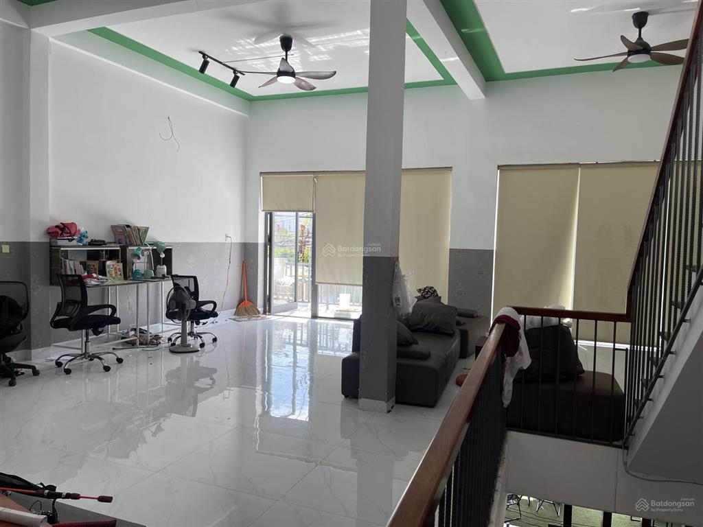 Cho thuê nhà mới xây 2 tầng. mặt tiền đường. trung tâm hành chính