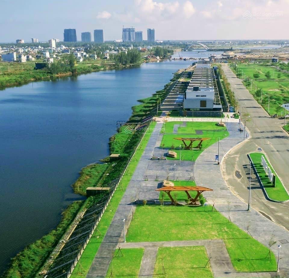 Bán biệt thự 3 mặt tiền đẹp nhất tại one river 50 tỷ,300m2 tiện ích đầy đủ,view trực diện mặt sông