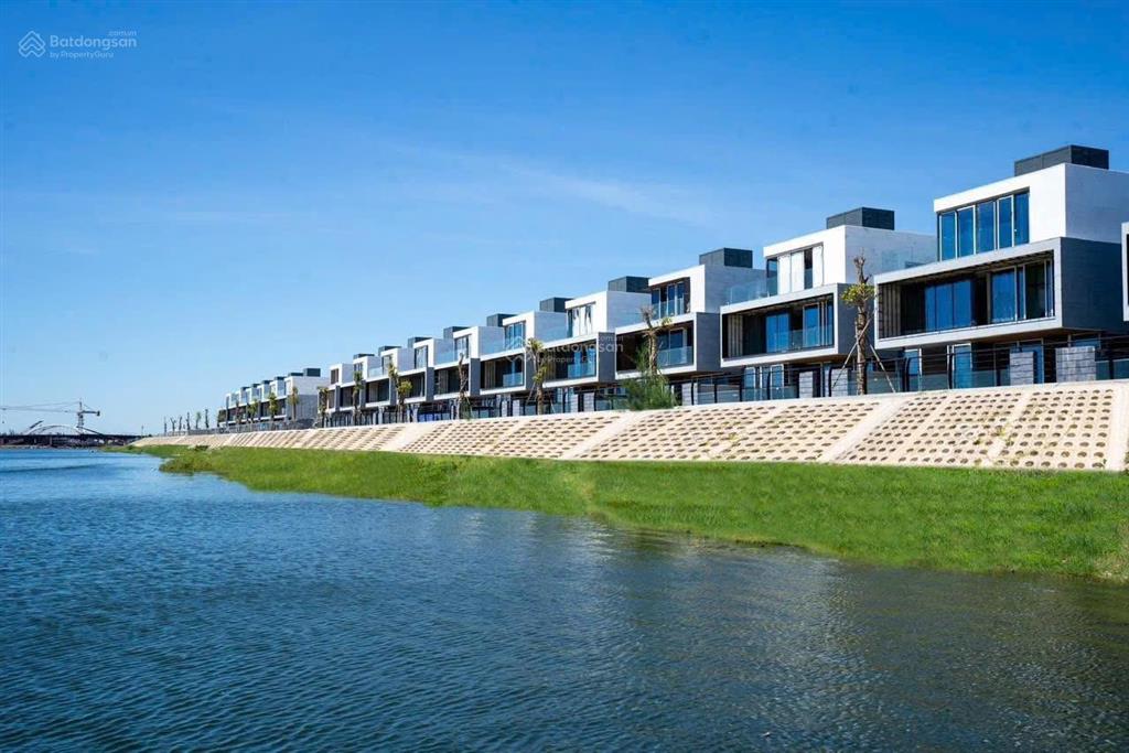 Bán biệt thự 3 mặt tiền đẹp nhất tại one river 50 tỷ,300m2 tiện ích đầy đủ,view trực diện mặt sông