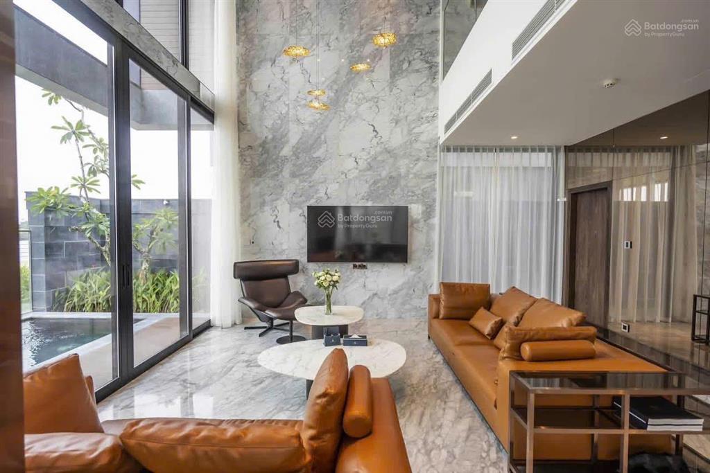 Bán biệt thự 3 mặt tiền đẹp nhất tại one river 50 tỷ,300m2 tiện ích đầy đủ,view trực diện mặt sông