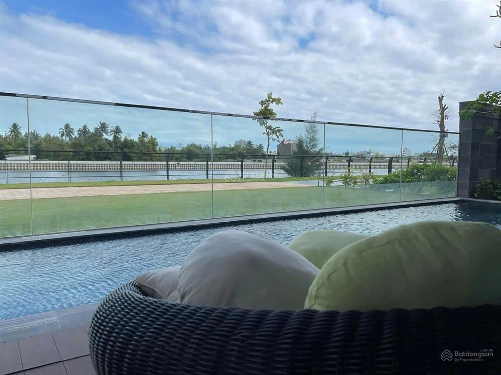 Bán biệt thự 3 mặt tiền đẹp nhất tại one river 50 tỷ,300m2 tiện ích đầy đủ,view trực diện mặt sông