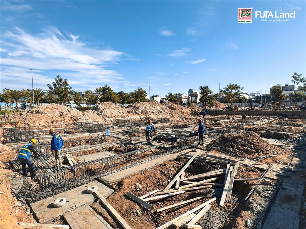 Bán nhà 4 tầng mặt tiền đường hồ tùng mậu giá chỉ nhỉnh 8 tỷ cách biển đà nẵng chỉ 900m