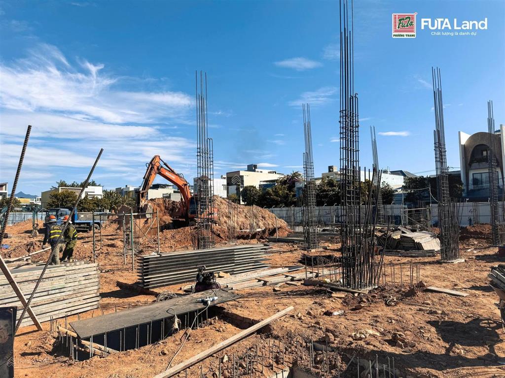 Bán nhà 4 tầng mặt tiền đường hồ tùng mậu giá chỉ nhỉnh 8 tỷ cách biển đà nẵng chỉ 900m